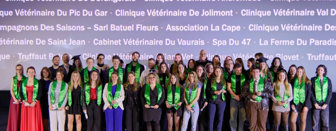 Remise des diplômes SupVéto Toulouse 2024 – Étudiants diplômés en Auxiliaire de Service Vétérinaire et Bachelor Management en Structure Animalière.