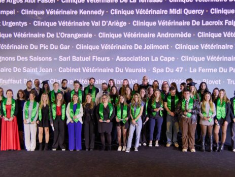 Remise des diplômes SupVéto Toulouse 2024 – Étudiants diplômés en Auxiliaire de Service Vétérinaire et Bachelor Management en Structure Animalière.