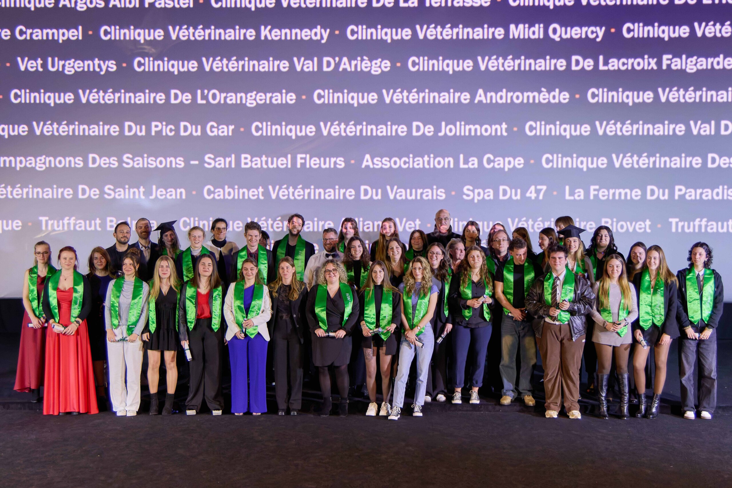 Remise des diplômes SupVéto Toulouse 2024 – Étudiants diplômés en Auxiliaire de Service Vétérinaire et Bachelor Management en Structure Animalière.